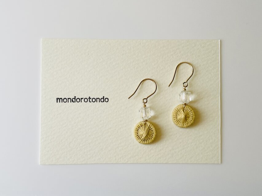 【ヨーロッパの糸ボタンピアス】14kgf  金属ｱﾚﾙｷﾞｰ対応　p039ベージュ系