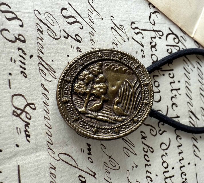 アンティークボタンヘアゴム／木と鳥ピクチャーボタン