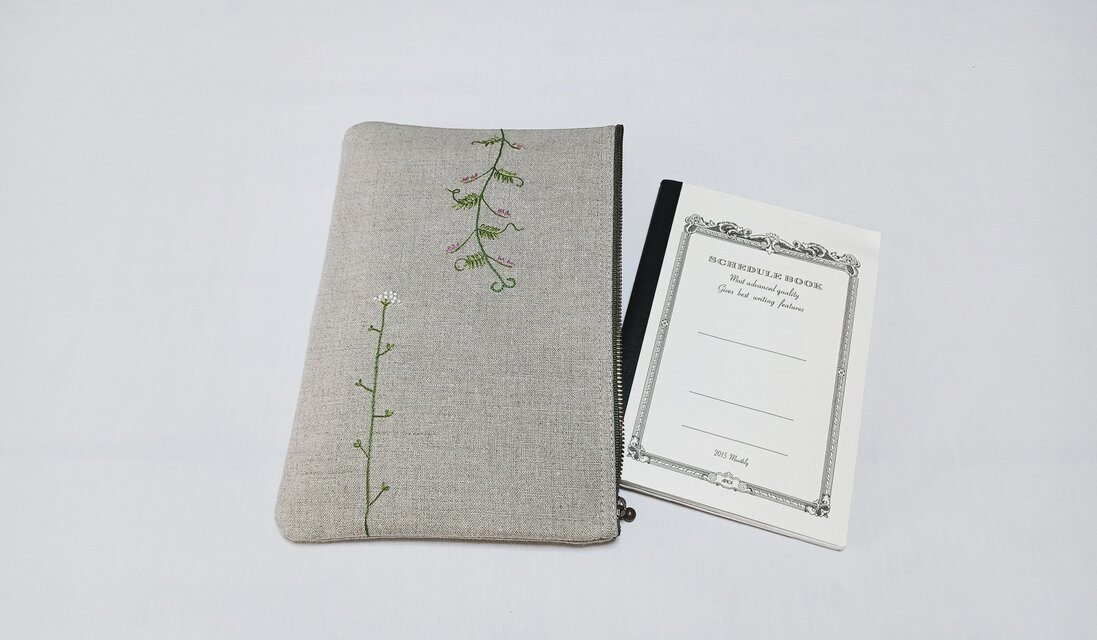 草花の刺繍ポーチ〜春