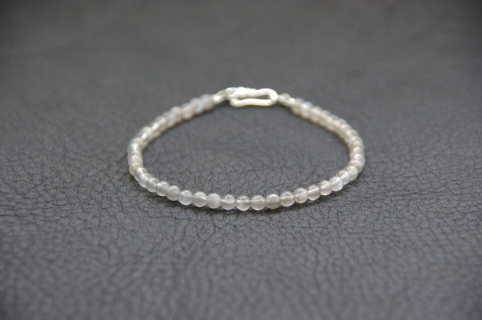 シルバーグレイ ブレスレット