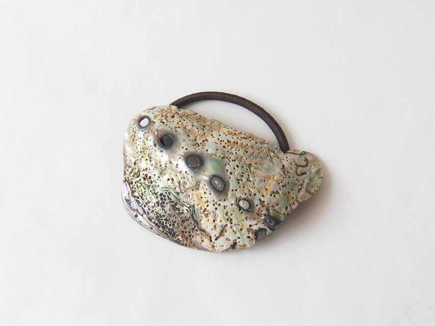 貝の髪留め no.3