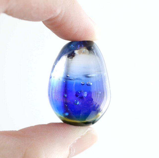 「蒼翠の雫 — 手吹きガラスアート（スモールサイズ）」 蒼翠の雫 — 手吹きガラスアート（スモールサイズ）」 蒼翠の雫