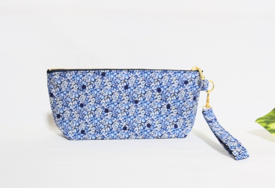 リバティアバサンスポットの持ち手付きペンケース | iichi 日々の