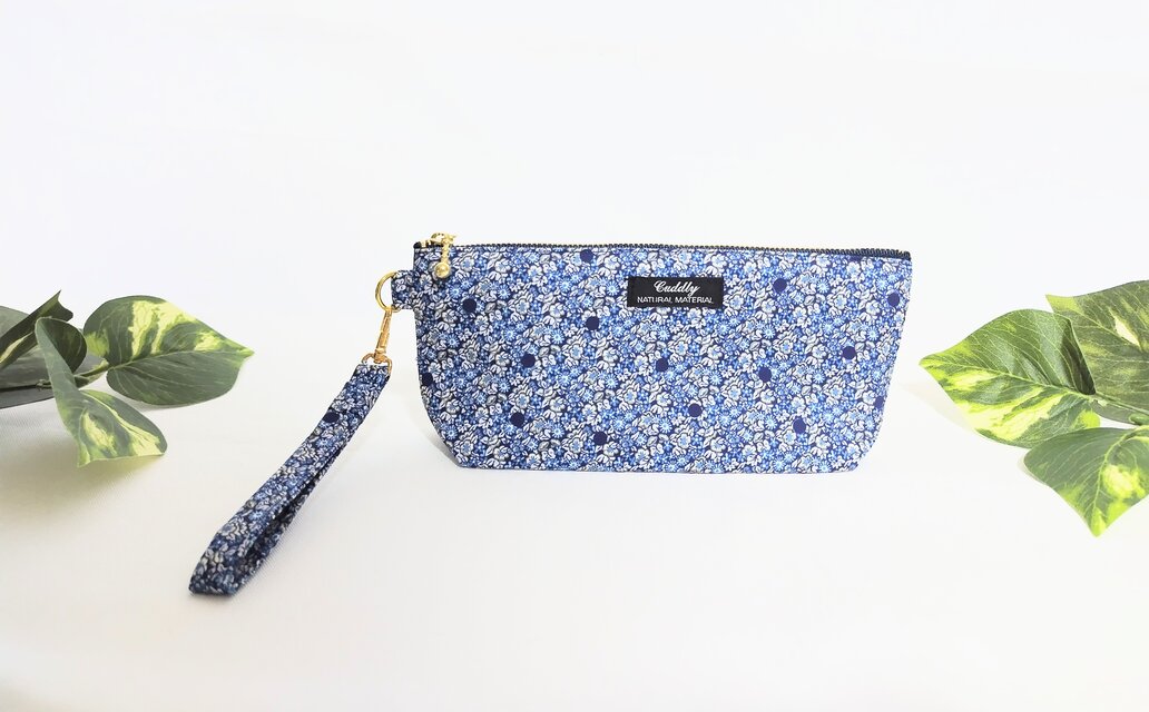 リバティアバサンスポットの持ち手付きペンケース