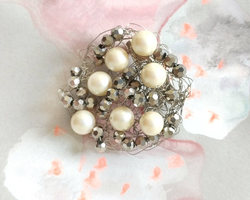 ブローチ　パールワイヤー　送料無料