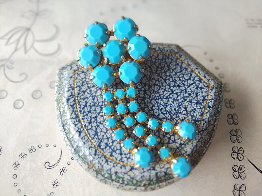 ヴィンテージ　Shooting star／流れ星のような　ターコイズGlassお花のブローチ