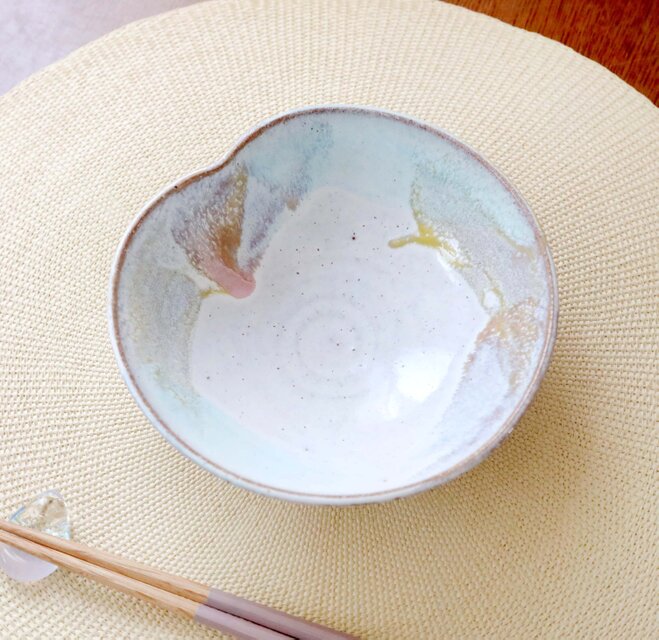 白釉と春色三彩の木の葉鉢 大きめサイズ