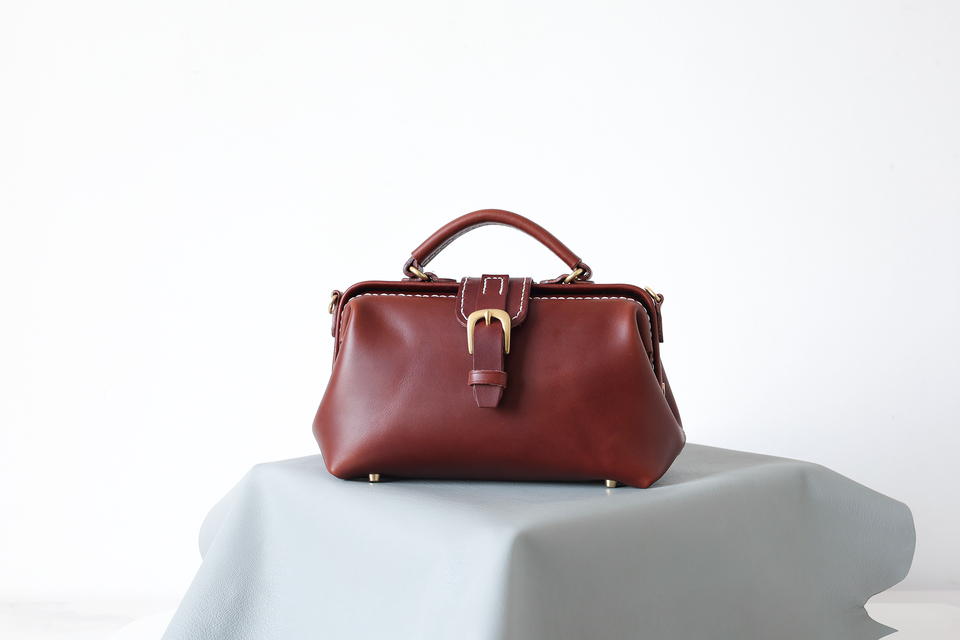 【切線派】マグネット式 横型がま口バッグ 手作りのレザーショルダーバッグレディース 総手縫い 夏バッグ