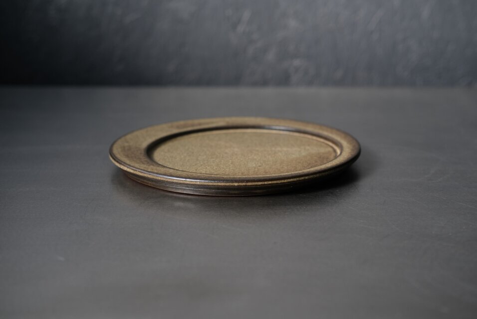 【ズレた丸プレート中 こげ茶結晶】