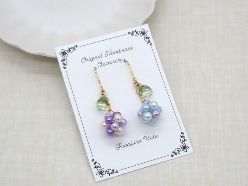 《２色から選べる》紫陽花パールのビーズボールピアス／イヤリング