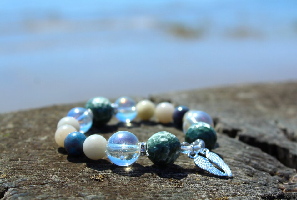 セラフィナイト、トロレアイト 魂の奥深くを癒す天使の石、幸福感を