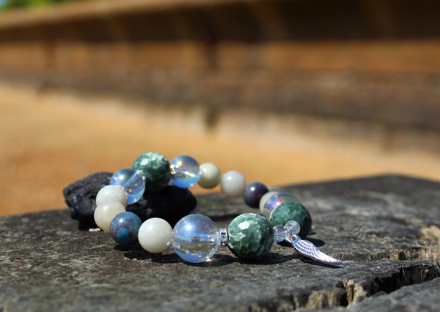 セラフィナイト、トロレアイト 魂の奥深くを癒す天使の石、幸福感を