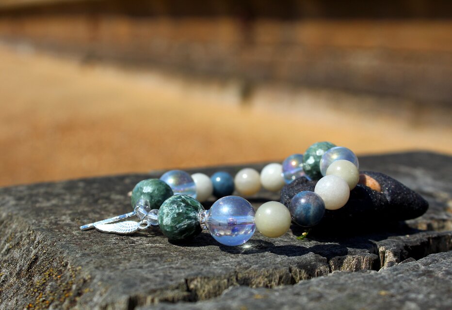 セラフィナイト、トロレアイト 魂の奥深くを癒す天使の石、幸福感を