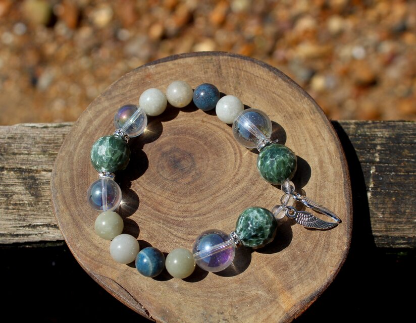 セラフィナイト、トロレアイト 魂の奥深くを癒す天使の石、幸福感を