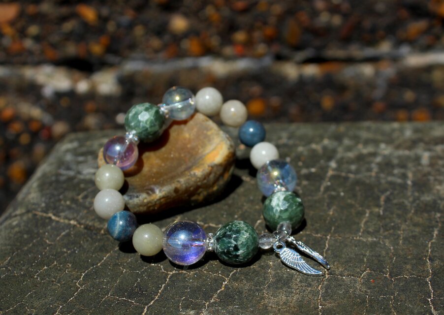 セラフィナイト、トロレアイト 魂の奥深くを癒す天使の石、幸福感を