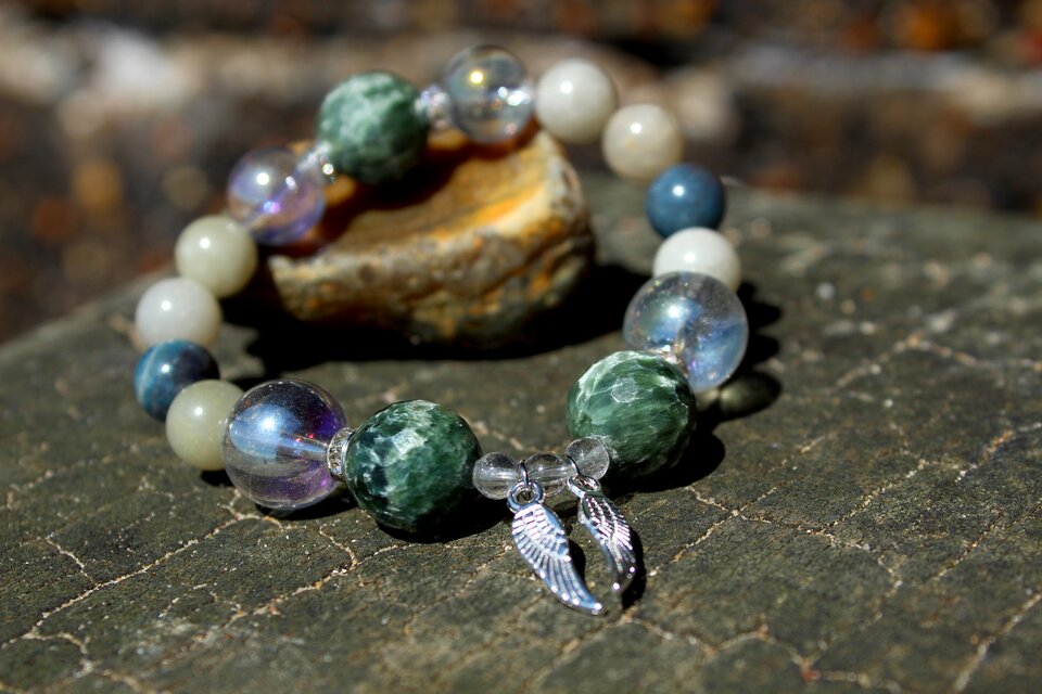 妖精の石で心身のバランスを整える/トロレアイト/パワーストーン  