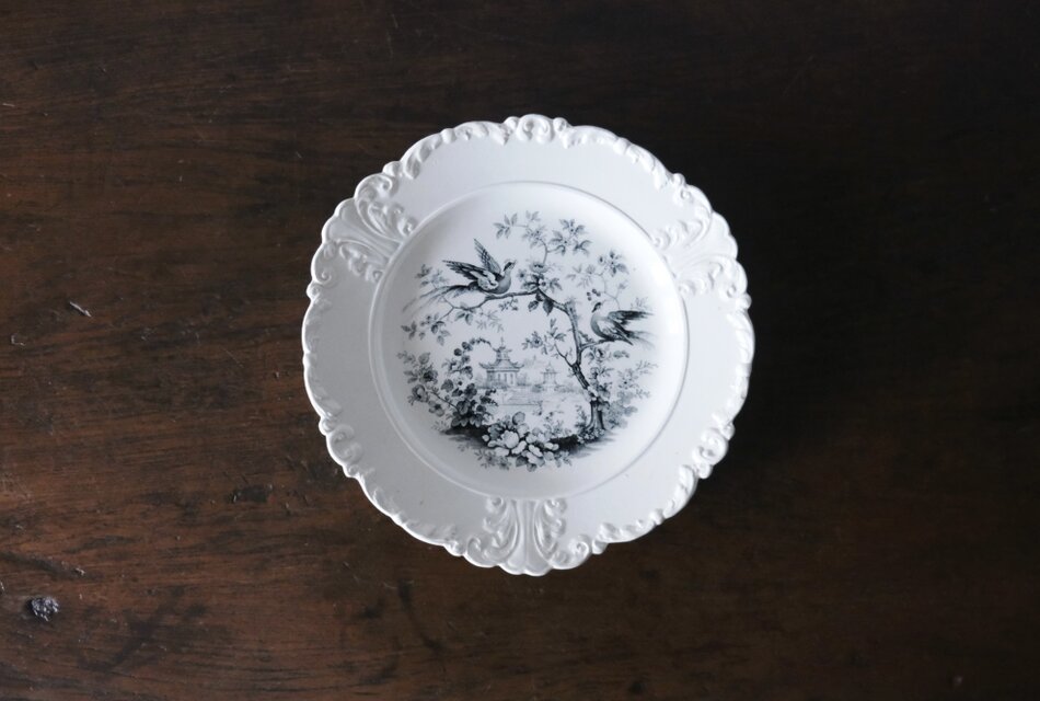David Johnston ボルドー グリザイユ皿 レリーフ 平皿 φ21.5cm