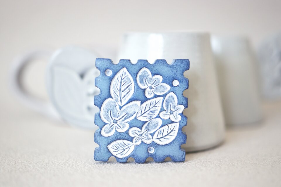 : : : 陶土の草花ブローチ : : : 1367