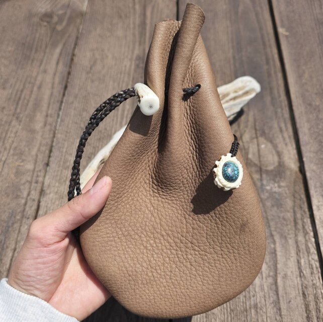 鹿革の巾着 アイオライトサンストーン 鹿革の巾着 アイオライトサンストーン | iichi 日々の暮らしを