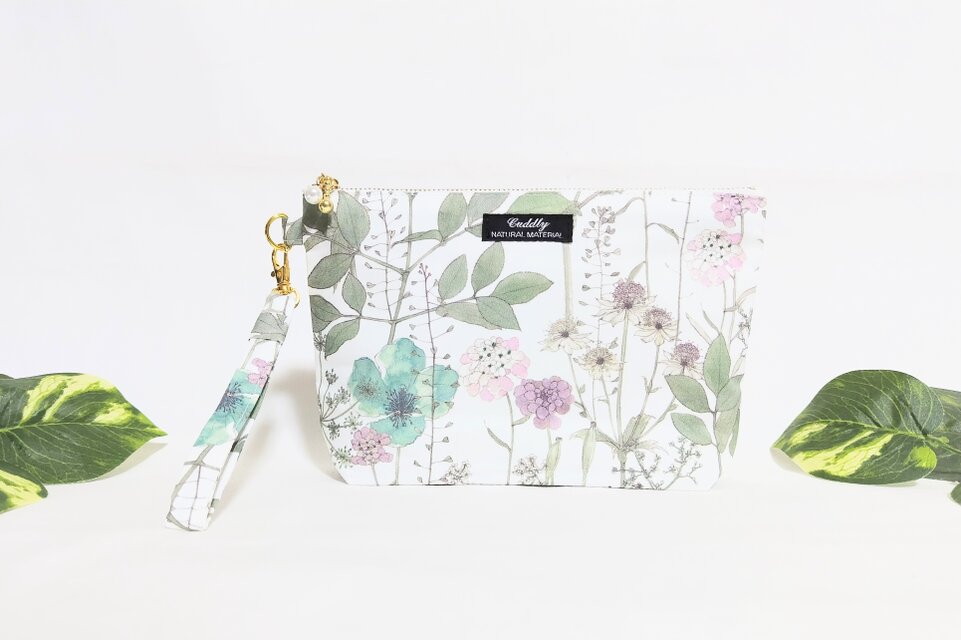 リバティイルマグリーンの持ち手付きポーチ