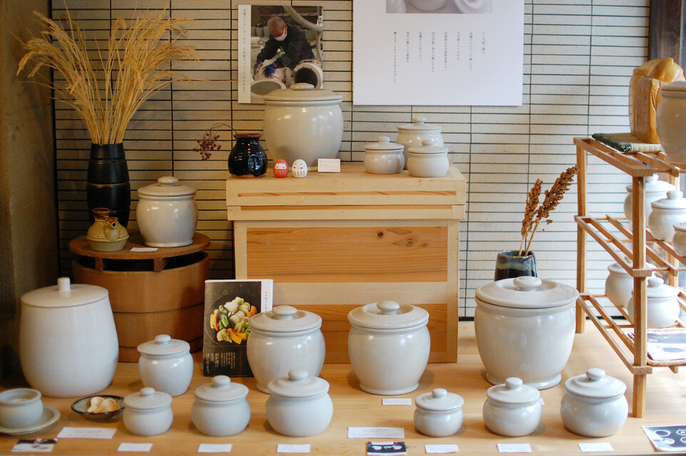 1600年創業 13代目職人 加藤さんのつくる甕（かめ）3合・白（お砂糖