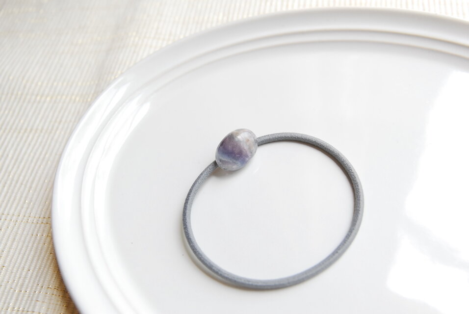 フローライトのヘアゴム　グレー　no.１