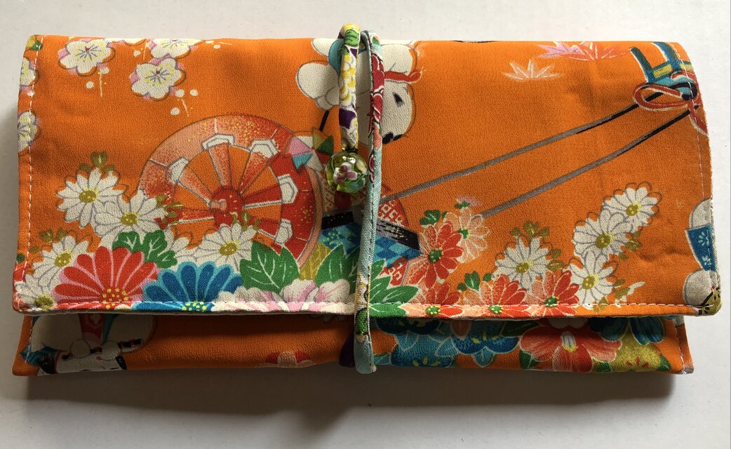 ８２３３　女の子の着物で作った和風財布・ポーチ