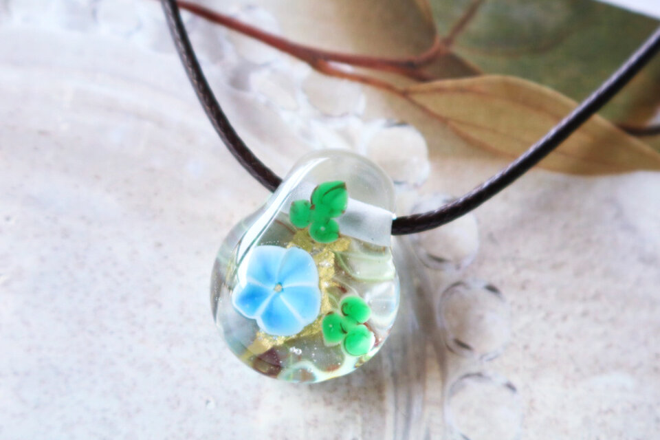 朝顔のとんぼ玉ガラスペンダント（小サイズ）