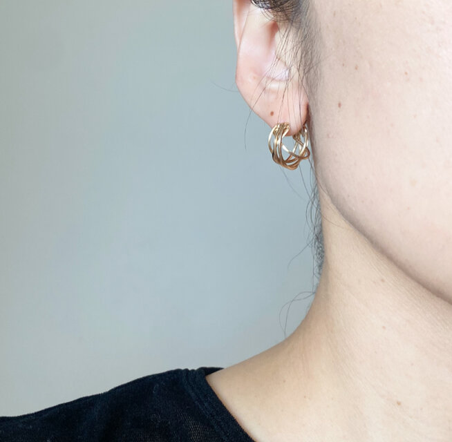 14kgf diagonal radial 5連 キャッチレスピアス | iichi 日々の暮らし