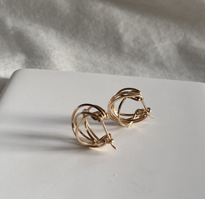 14kgf diagonal radial 5連 キャッチレスピアス | iichi 日々の暮らし