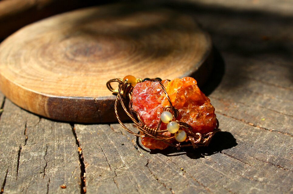 ヒマラヤレッドアゼツライト　活力、情熱、バイタリティ