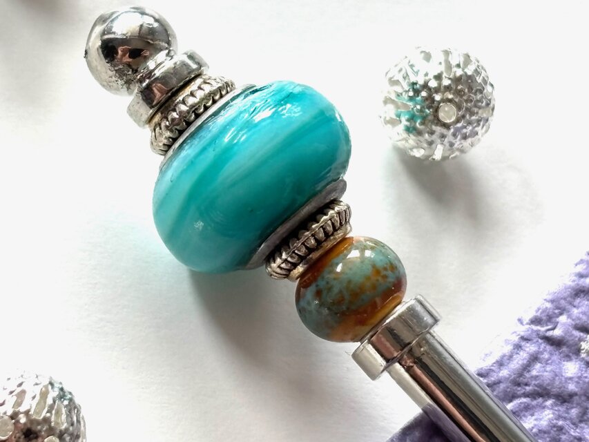 かんざし　海の波の様なエメラルドグリーンのとんぼ玉　一本挿し　一本簪　洋風　涼しげ　ガラス　トンボ玉　蜻蛉玉