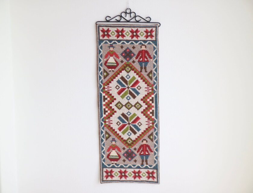 スウェーデンで見つけた手刺繍のタペストリー No.5756