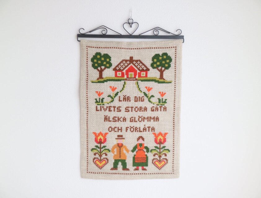 スウェーデンで見つけた手刺繍のタペストリー No.5755