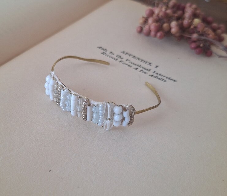 白光のヴィンテージバングル　Vintage Bangle of White Glow