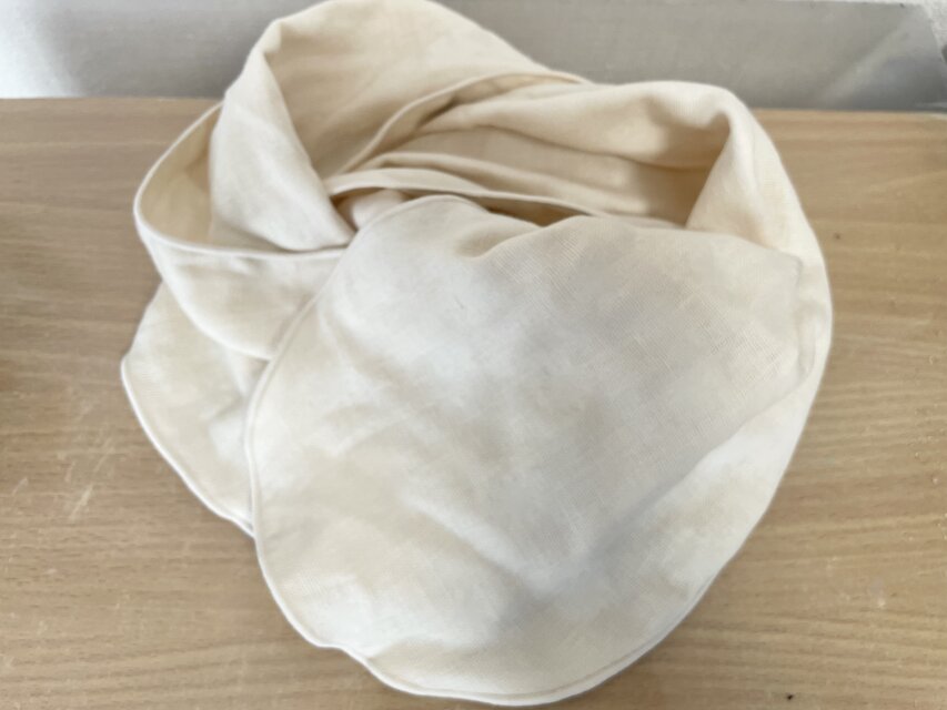 綿100%トリプルガーゼエンボス加工オフホワイトリボンタイプネック  