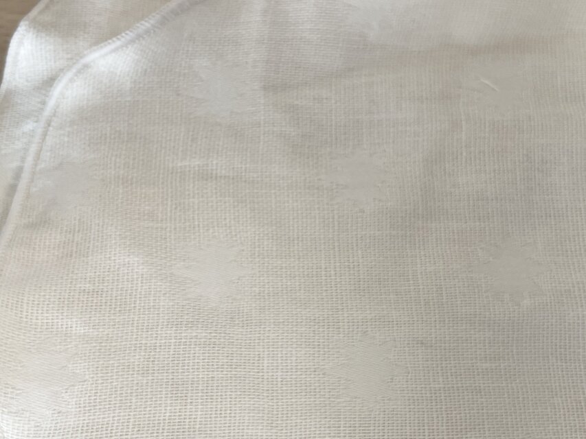 綿100%トリプルガーゼエンボス加工オフホワイトリボンタイプネック  