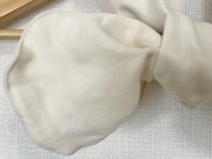 綿100%トリプルガーゼエンボス加工オフホワイトリボンタイプネック  