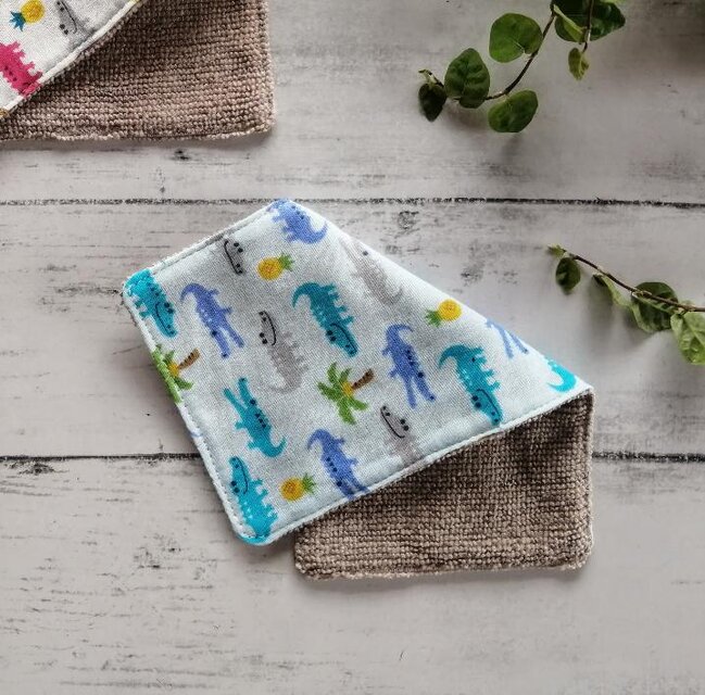 ワニ柄　ハーフハンカチ　ガーゼハンカチタオル　ダブルガーゼ　名入れ