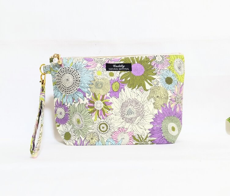 リバティスザンナの持ち手付きポーチ