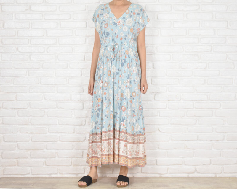 新作！爽やかな花柄Vネックフリルワンピース　ライトブルー