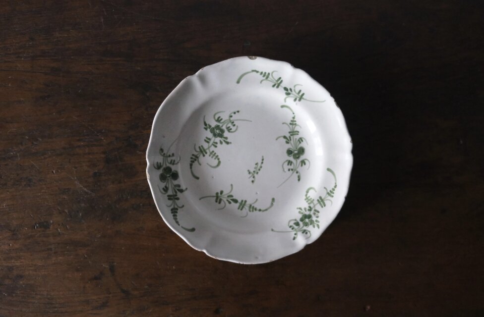 窯不明 緑 ブランディーユ 小枝柄 リム皿 平皿 φ21.8cm フランス アンティーク 0502182