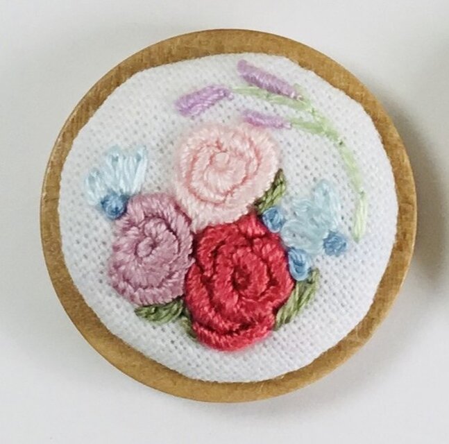 【専用】ハンドメイド　刺繍フレーム　刺繍ブローチ 専用】ハンドメイド 刺繍フレーム 刺繍ブローチ
