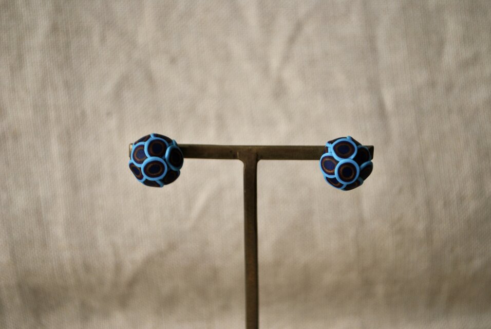 小さなぶつぶつ丸ピアス　ブルー系