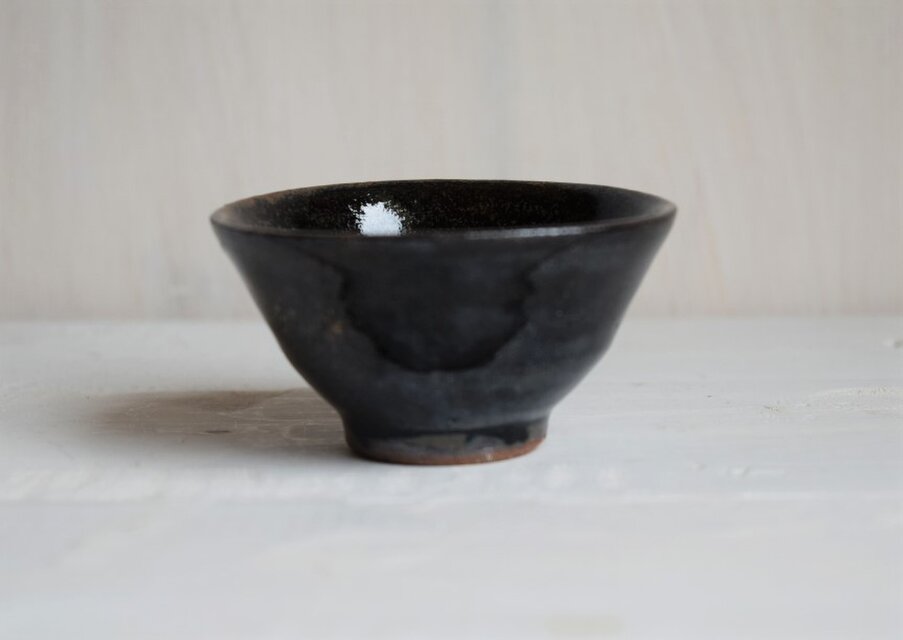 黒釉窯変酒杯 | iichi 日々の暮らしを心地よくするハンドメイド