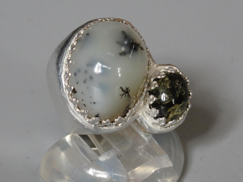 大体ホワイトと大体ブラック