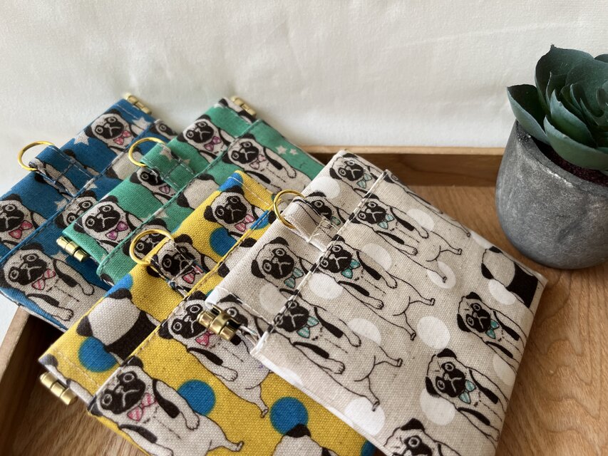 バネ口ラミネートポーチ　パグ