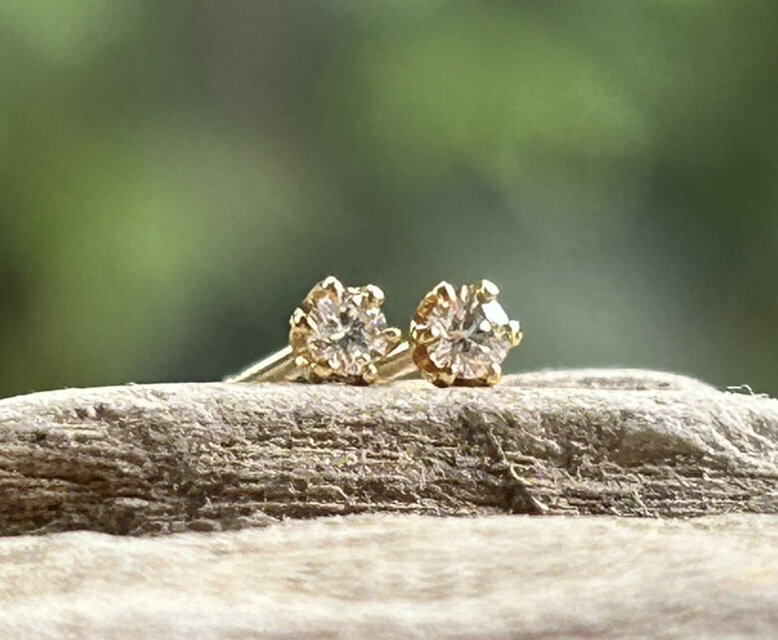 天然ダイアモンド◇K18イエローゴールド／スタッドピアス（ペア）0.05CT TWT