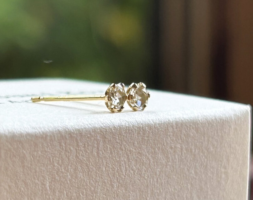 K18 ローズカット天然ダイヤモンド スタッドピアス◇K18 Yellow Gold+