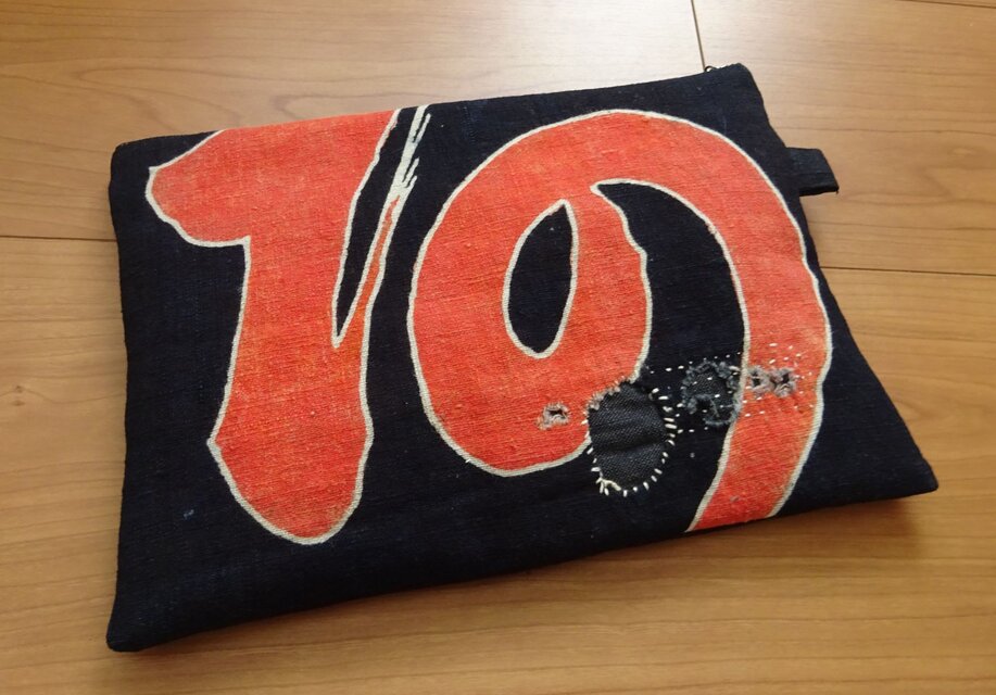 襤褸を遊ぶ個性派のポーチ